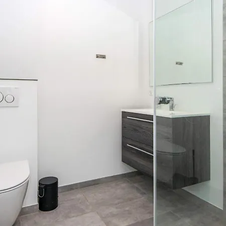 4 Person Holiday In R M Apartman